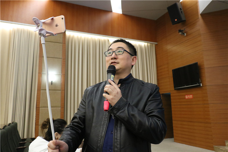 任课教师蒋舟演示直播.JPG