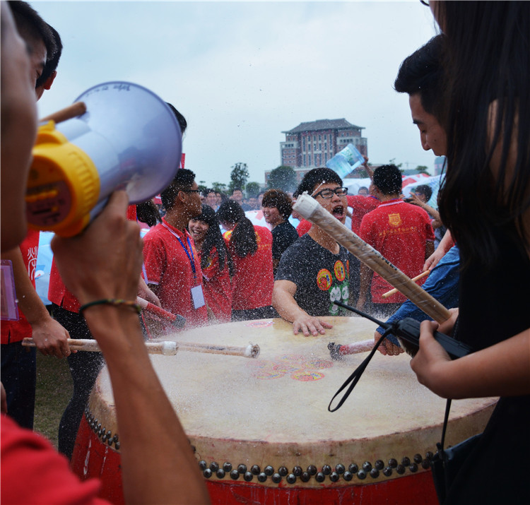 擂鼓庆祝.jpg