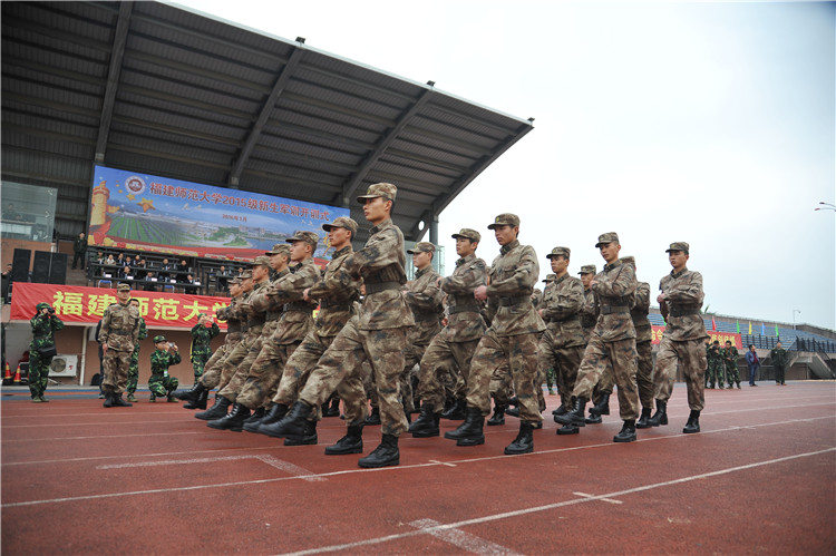 20160107我院学生参加福建师大2015级军训开训式 杨竞雯 (11) - 副本.JPG