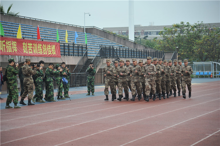 20160107我院学生参加福建师大2015级军训开训式 杨竞雯 (10) - 副本.JPG