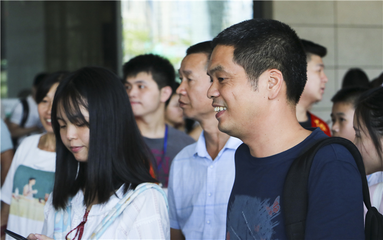 笑容止不住的家长 王亭薇 (2).jpg