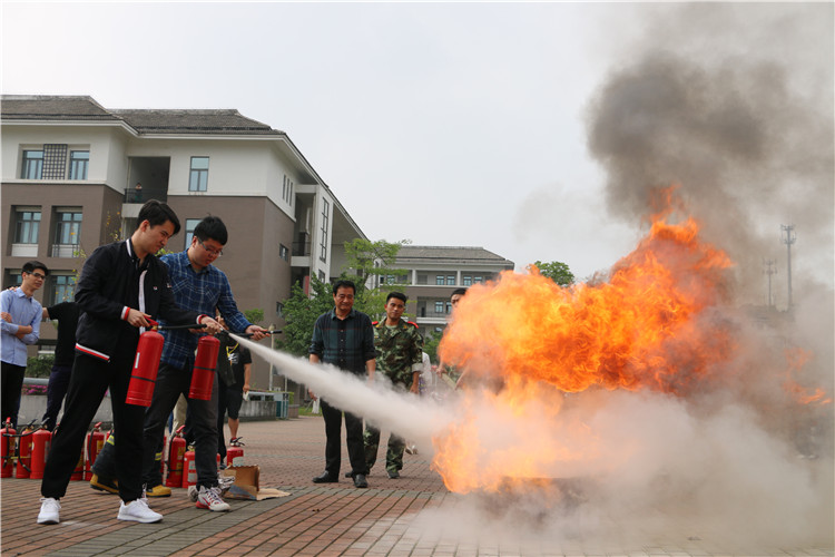 20160511消防器材使用 李哲雯.JPG