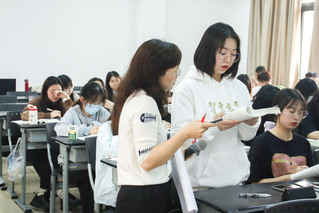 国际商学系专业教师开展课程思政...