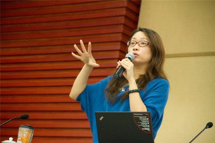 20100412华语“文案天后”李欣频莅临我院分享创意生活 (12).jpg