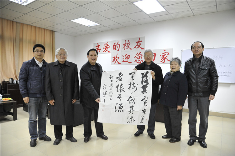 品牌二福建协和大学校友会副理事长翁迈东教授一行来我院访问 (8).JPG