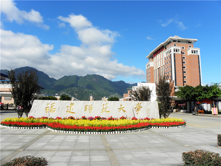 品牌一 旗山校区东大门.JPG