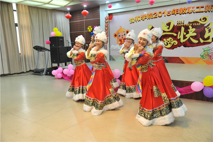 20151230我院举办游园会缤纷活动喜迎新年 (11) - 副本.JPG