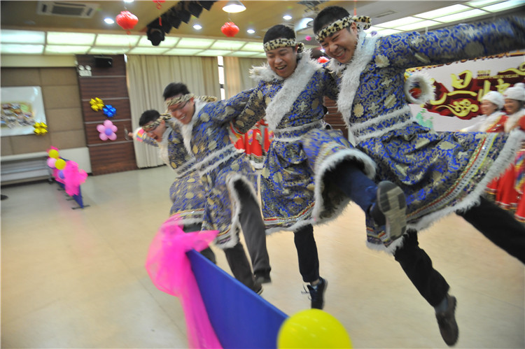 20151230我院举办游园会缤纷活动喜迎新年 (13) - 副本.JPG