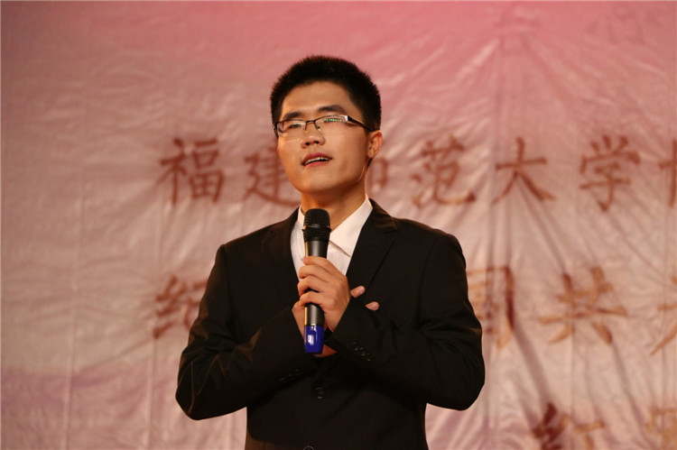 七月的天空 管理学系 黄重庆.jpg