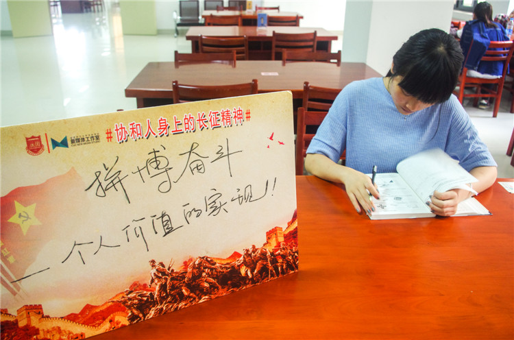 20161020图书馆严艺.jpg
