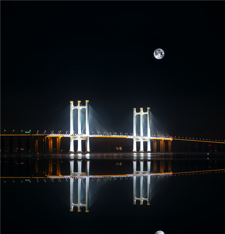 57 《一轮圆月》.jpg