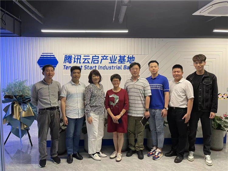 20220425 杨林香副院长前往腾讯云启产业基地企业拓岗 王思涵拍摄 (3).jpg