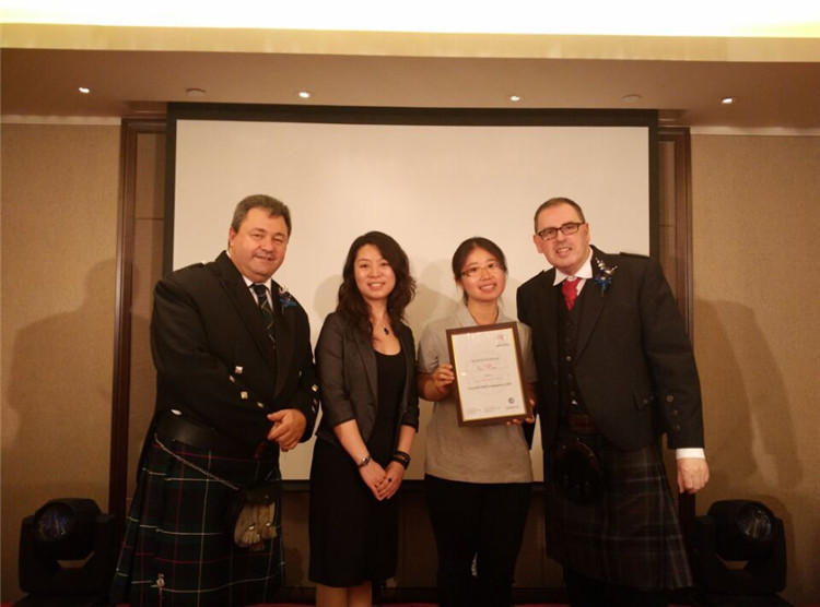 徐锚赴京领取“SQA HND理想大使”荣誉称号.jpg