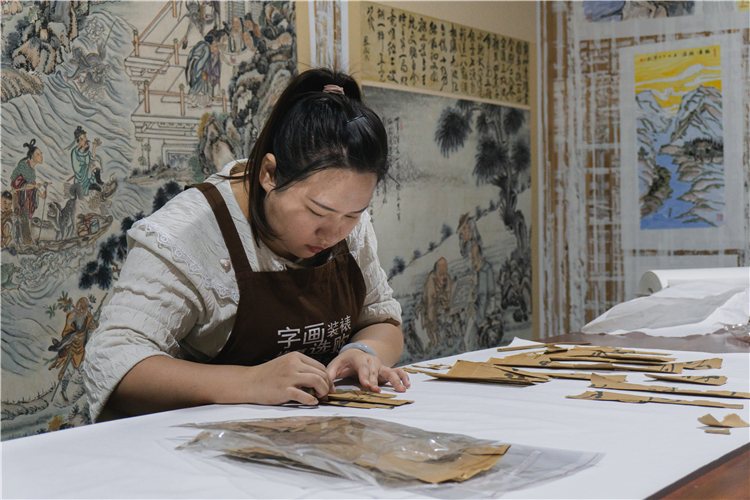 20211203采访陈雨学姐 修复作品3 杨业伟摄.jpg