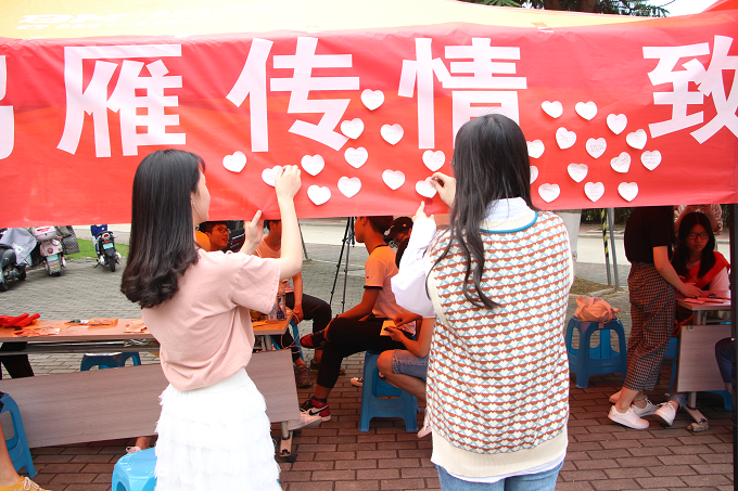 母亲节活动2 肖淑荣 徐燕芳 摄0.png