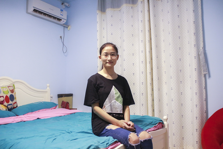 外语系新生第一人-黄雨婷 徐梦蓥 (1).JPG