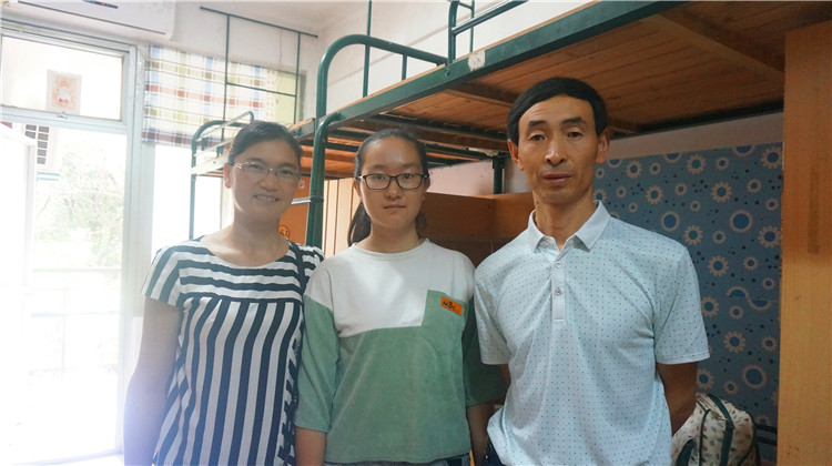 【我们都是第一人】文化产业系姜欣妍 耿华摄.JPG