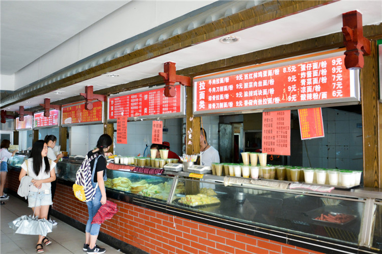 榕苑花香园食堂内景1.JPG